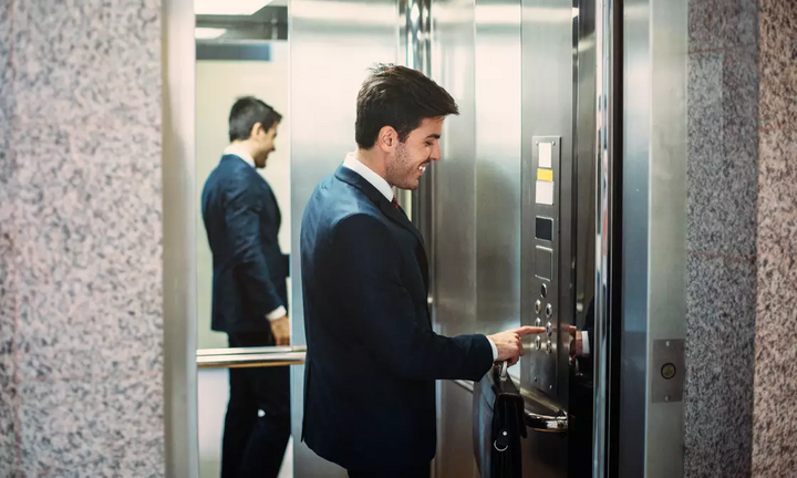 Vì sao thang máy có gương, nhà sản xuất nêu 3 lý do khiến nhiều người bất ngờ