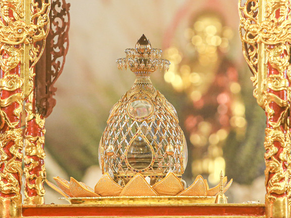 Hình ảnh xá lợi Đức Phật được an vị tại chùa Quán Sứ 