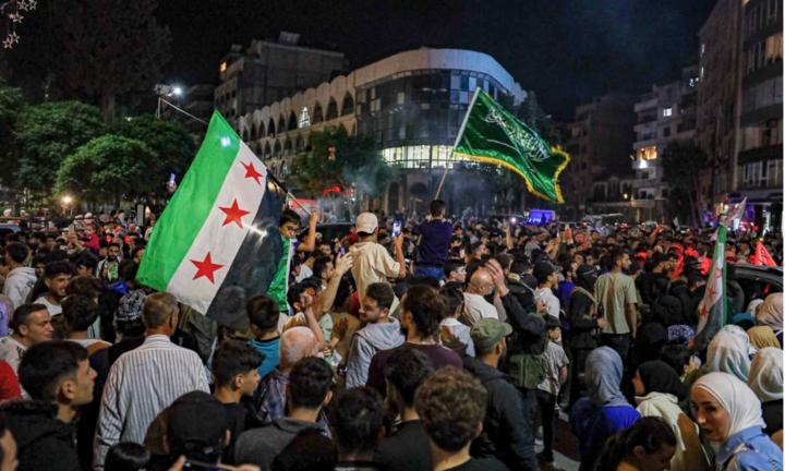 Người dân Syria ăn mừng sau khi Mỹ dỡ bỏ lệnh trừng phạt