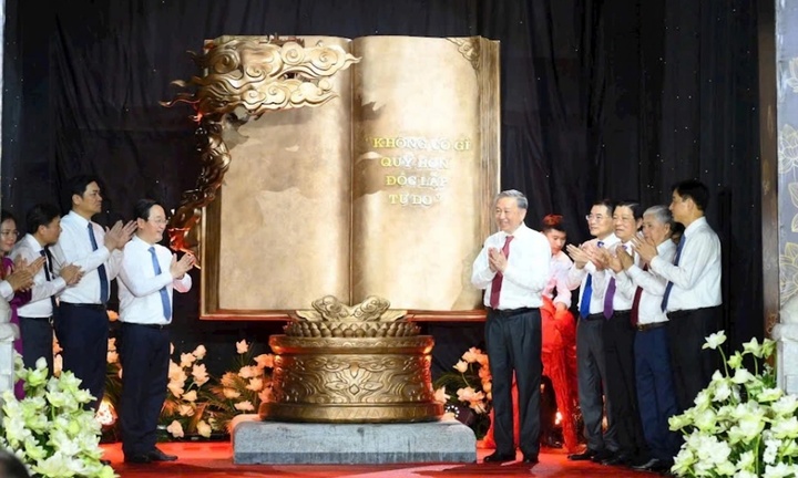 Tổng Bí thư Tô Lâm thăm các gia đình chính sách, người có công ở Nghệ An