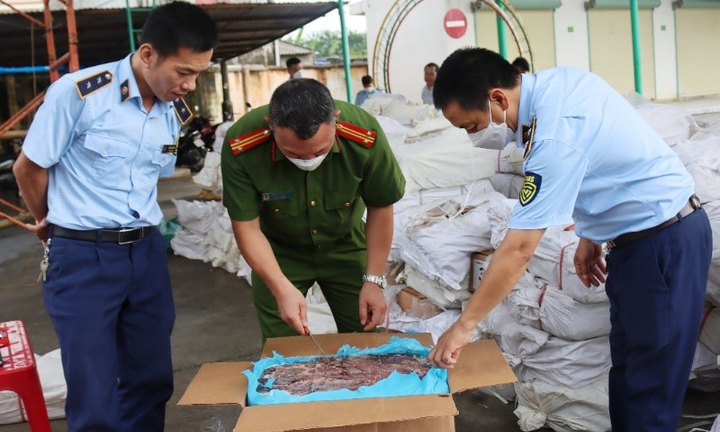 Thủ tướng yêu cầu làm rõ trách nhiệm cấp phép, kiểm định trong các vụ hàng giả