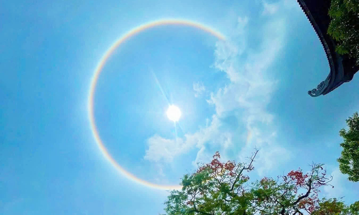 Hào quang mặt trời xuất hiện ở Hà Nội, ngàn người chiêm bái xá lợi Phật xúc động