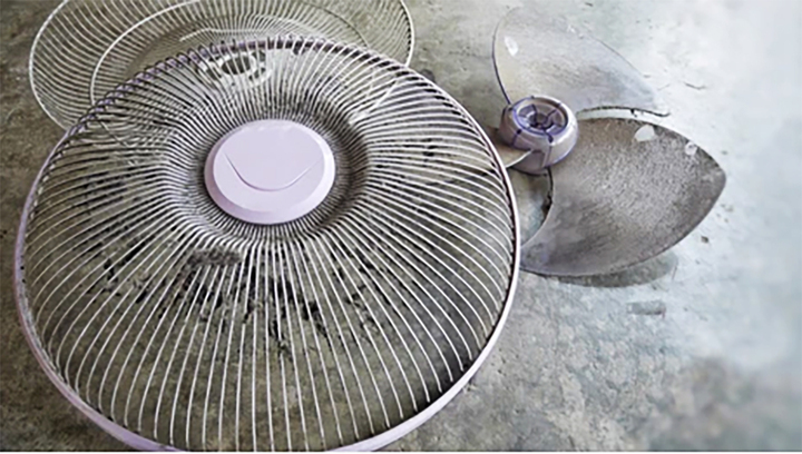 Vì sao quạt điện rất nhanh bám bụi?