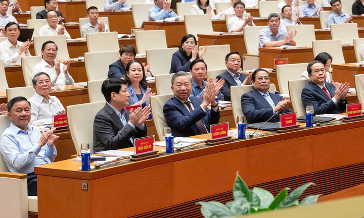 Bộ Chính trị: Tránh lộ thông tin, bí mật Nhà nước liên quan sắp xếp bộ máy