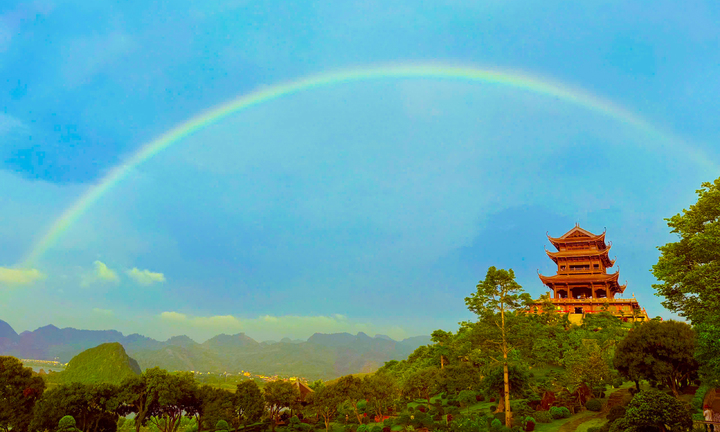 Cầu vồng xuất hiện ở chùa Tam Chúc, nơi đang tôn trí xá lợi Phật