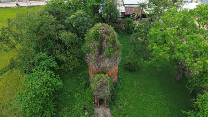 Tháp Chăm nghìn năm tuổi có kiến trúc độc nhất vô nhị ở Quảng Nam