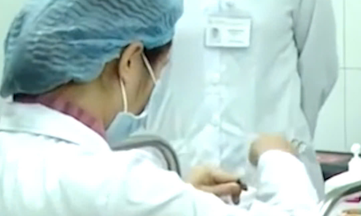 COVID-19 trở lại, cảnh báo về biến chủng mới