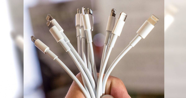 Cháy nhà vì ném dây sạc điện thoại lên giường rồi bỏ đi