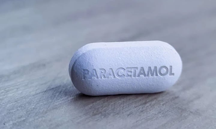 Cấp cứu trong đêm sau khi uống 20 viên paracetamol