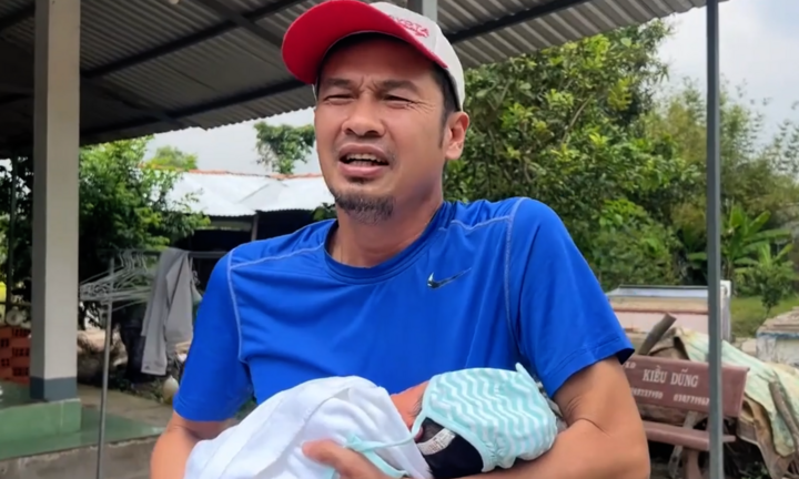 Diễn viên Tiết Cương đón con đầu lòng ở tuổi 52