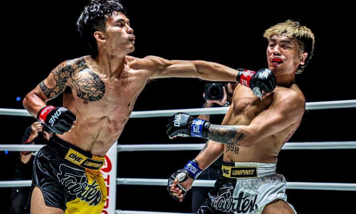 Suýt thua vì thách đối thủ đấm vào mặt, võ sĩ muay Thái tung 2 đòn hiểm lật kèo