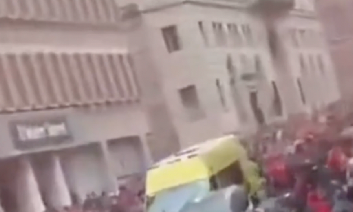 Xe điên lao vào đám đông CĐV Liverpool ăn mừng chức vô địch, 27 người nhập viện