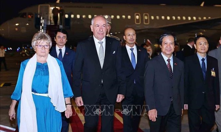 Tổng thống Hungary và Phu nhân đến Hà Nội, bắt đầu thăm chính thức Việt Nam