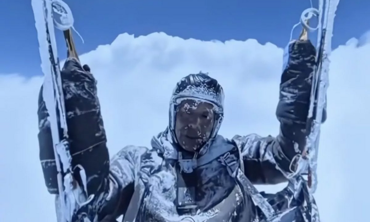 Bị kẹt trong đám mây, người chơi dù lượn suýt chết cóng ở nhiệt độ -40°C