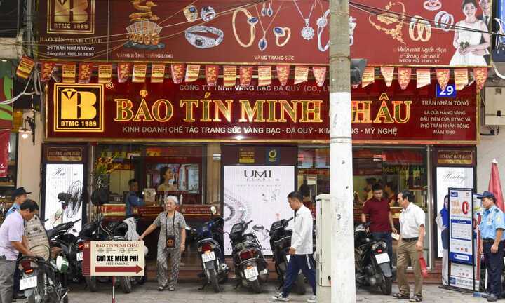 Bảo Tín Minh Châu bán vàng cao hơn giá niêm yết, chuyển công an điều tra