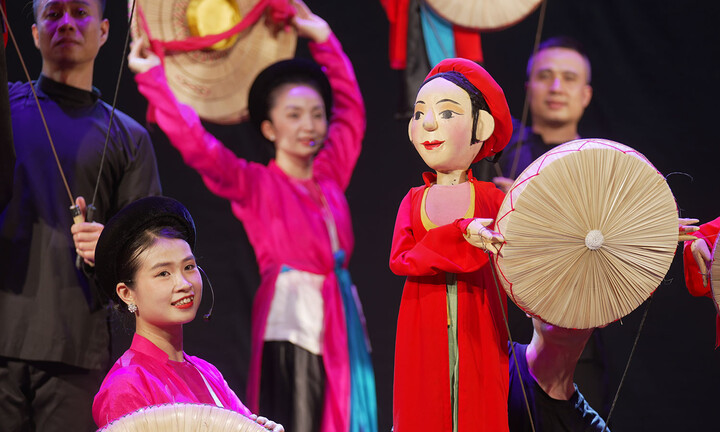 Múa rối nước Việt Nam gây sốt ở Nhật Bản 