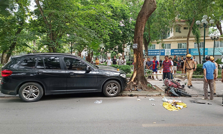 Nữ sinh bị ô tô BMW cán đứt lìa chân trên phố Hà Nội
