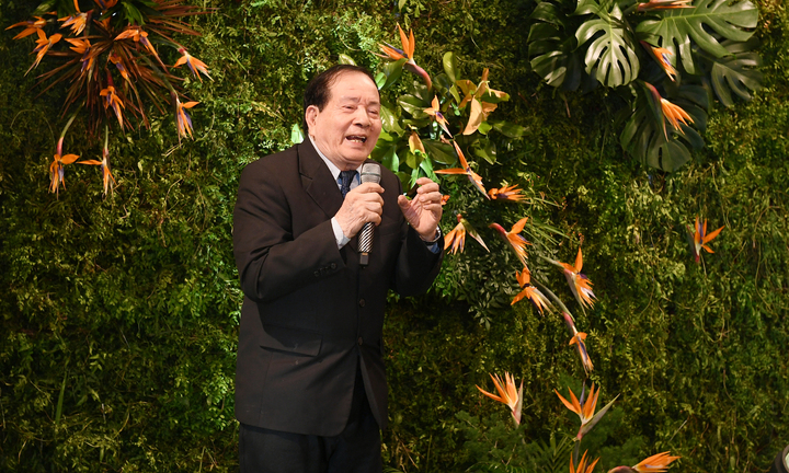 Nhà thơ Hữu Thỉnh đọc cả triệu trang sách để viết về văn chương Việt ở tuổi 84