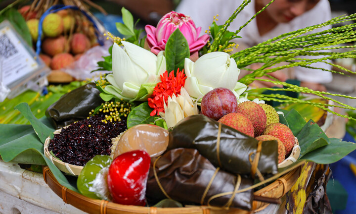 Bán cả trăm mâm cúng ngũ sắc trong ngày Tết Đoan ngọ