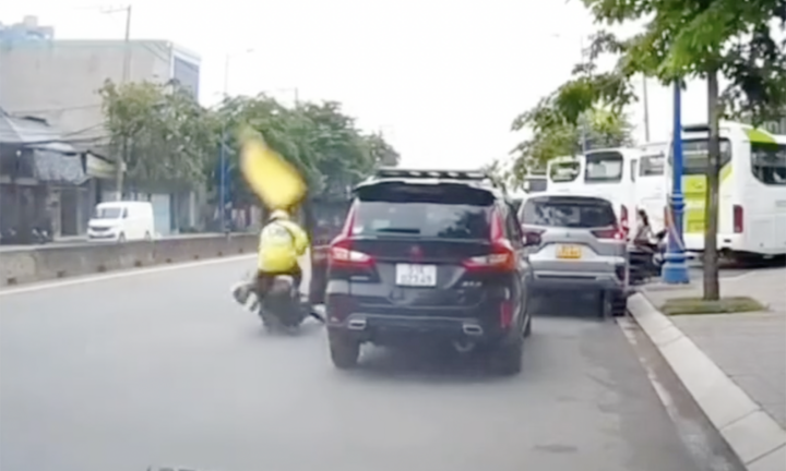 'Kết đắng' với tài xế mở cửa ô tô gây tai nạn cho xe ôm công nghệ ở TP.HCM