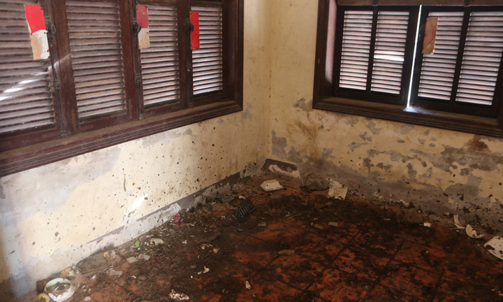 Trung tâm giới thiệu tinh hoa nghề đúc đồng bỏ hoang, thành nơi nhốt bò