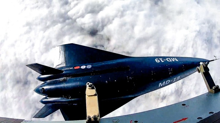 Trung Quốc tung UAV siêu vượt âm có thể tái sử dụng, Mỹ choáng váng