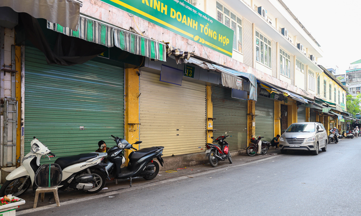 Nhiều gian hàng 'hái ra tiền' trên phố cổ Hà Nội đồng loạt đóng cửa