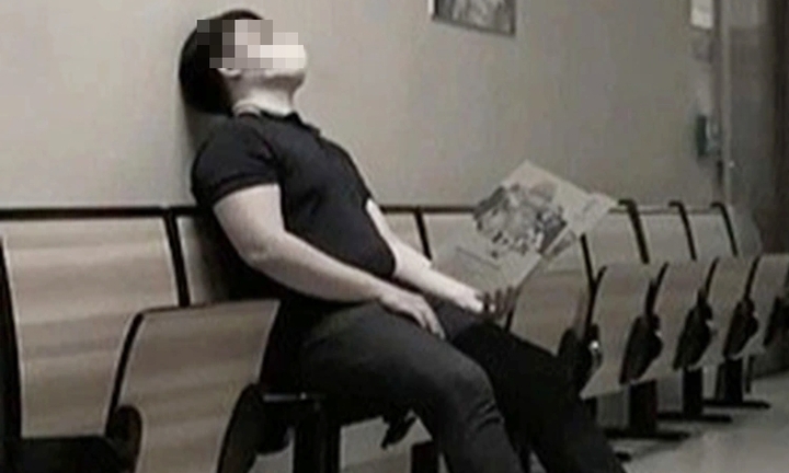 'Chết lặng' ngoài hành lang bệnh viện khi biết bị ung thư ở tuổi 30