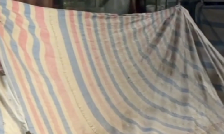 Làng gốm Bát Tràng vắng khách, loạt quầy hàng đóng cửa