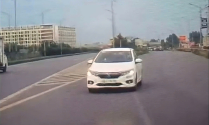Đi ngược chiều trên cao tốc Hà Nội - Bắc Giang, tài xế bị phạt 40 triệu đồng