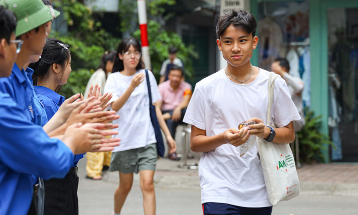 Sĩ tử đua nhau đoán đề Văn vào lớp 10 Hà Nội