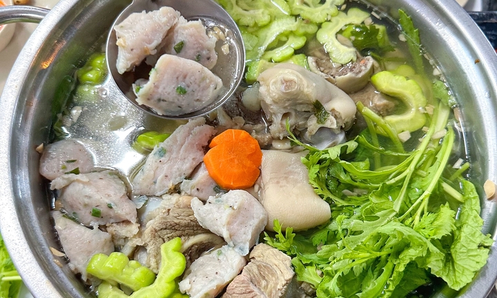 Cách nấu lẩu cá thác lác khổ qua đơn giản