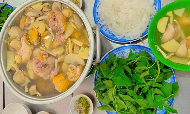 Cách nấu lẩu gà lá é đơn giản, thơm ngon