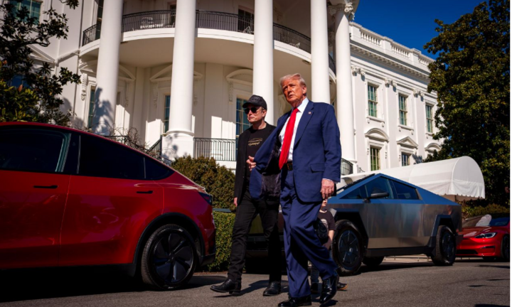 Tổng thống Donald Trump cân nhắc bán xe Tesla, nói không còn nghĩ tới Elon Musk