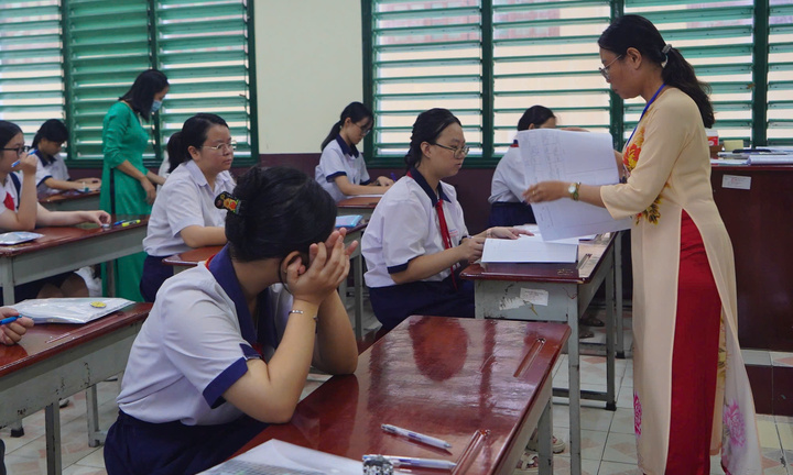 Đề Văn thi lớp 10 TP.HCM: Thí sinh dễ 'thua thảm' nếu học vẹt, học tủ