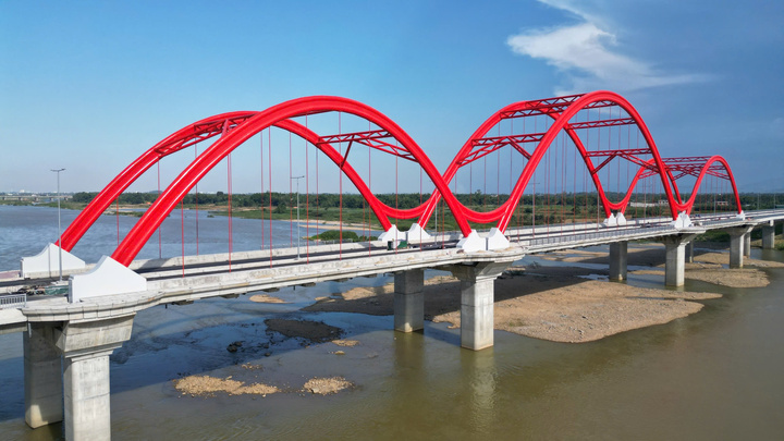 Cận cảnh cầu vòm thép 850 tỷ đồng sắp thông xe ở Quảng Ngãi