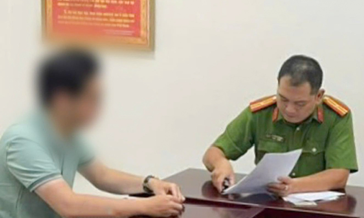 Danh tính nam thanh niên khỏa thân đuổi theo cô gái ở Hà Nội