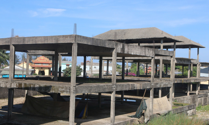 Cảnh rợn người bên trong resort bị bỏ hoang hơn thập kỷ ven đầm phá Tam Giang