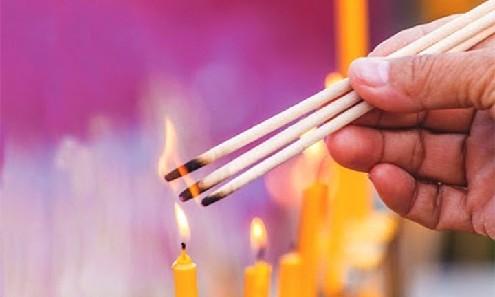 Văn khấn ngày rằm cúng thổ công, thần linh và gia tiên