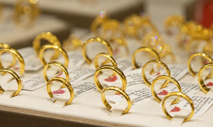 Giá vàng hôm nay 10/6: Tăng nhẹ, vẫn ở thế giằng co