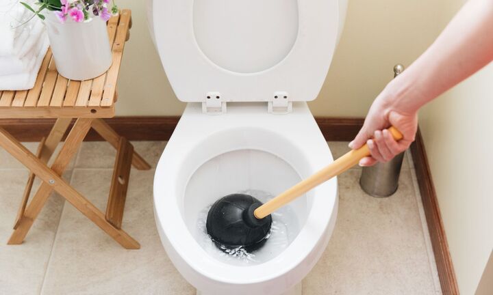 6 cách xử lý tắc bồn cầu khi chưa cần gọi thợ