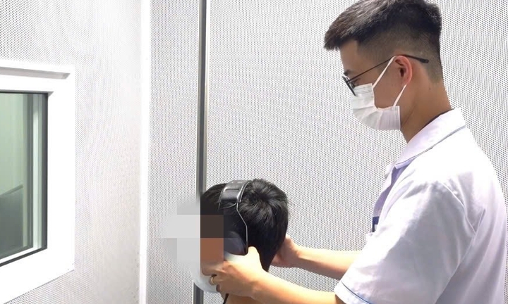 Suýt điếc vì tắm nước lạnh lúc 3 giờ sáng