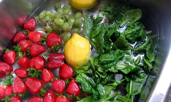 Chuyên gia hướng dẫn cách rửa rau loại bỏ thuốc trừ sâu, chất kích thích