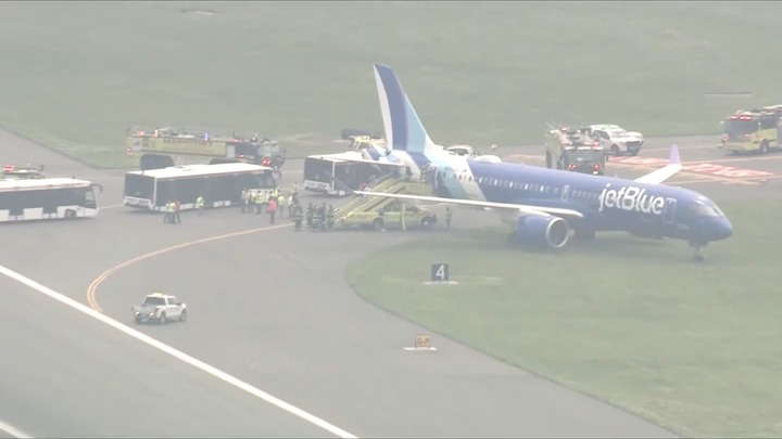 Máy bay Mỹ bất ngờ trượt khỏi đường băng khi hạ cánh