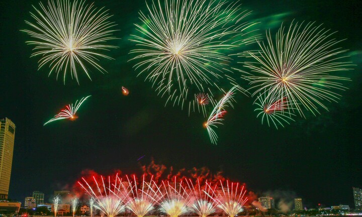 Hai siêu cường pháo hoa Canada và Trung Quốc đọ tài trong đêm thứ 3 DIFF 2025