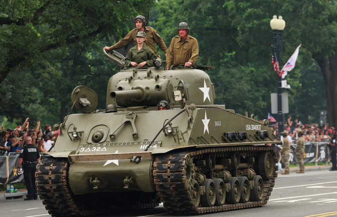 Mỹ duyệt binh hoành tráng