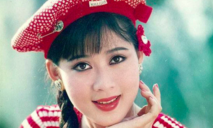 'Nữ hoàng ảnh lịch' có cát-sê hơn 10 cây vàng, từng bị nhầm là vợ Lý Hùng