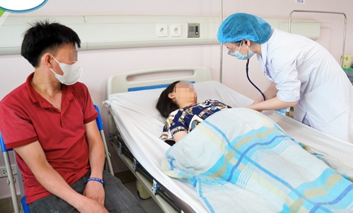 Sức khỏe bé gái vụ gia đình vùng cao bị 'chặt chém' 4,2 triệu tiền taxi