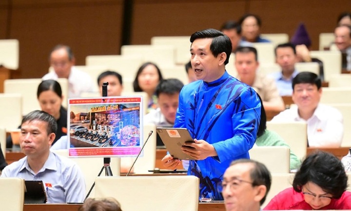 Đề xuất dùng trụ sở dôi dư xây bãi đỗ xe kết hợp trạm sạc điện và thư viện