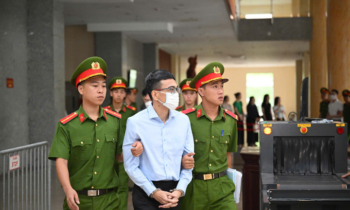 Cựu Phó Tổng giám đốc HoSE nêu thành tích học ở đại học Harvard xin giảm án